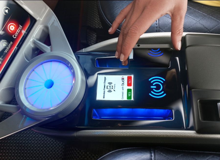 Coche Tesla Conduce Solo