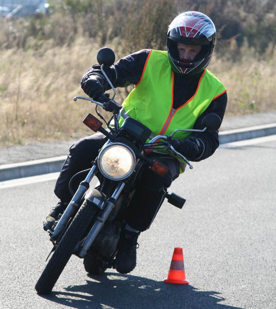 Carné de moto Algunas ofertas para sacarse el carné de moto incluyen descuentos de hasta el 96%.