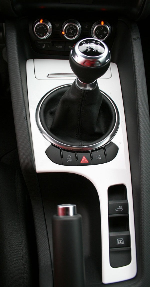 Túnel central del Audi TT Roadster 1.8 TFSI Túnel central del Audi TT Roadster 1.8 TFSI