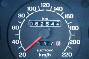 Si tu coche supera los 100.000 km, te costará más venderlo.