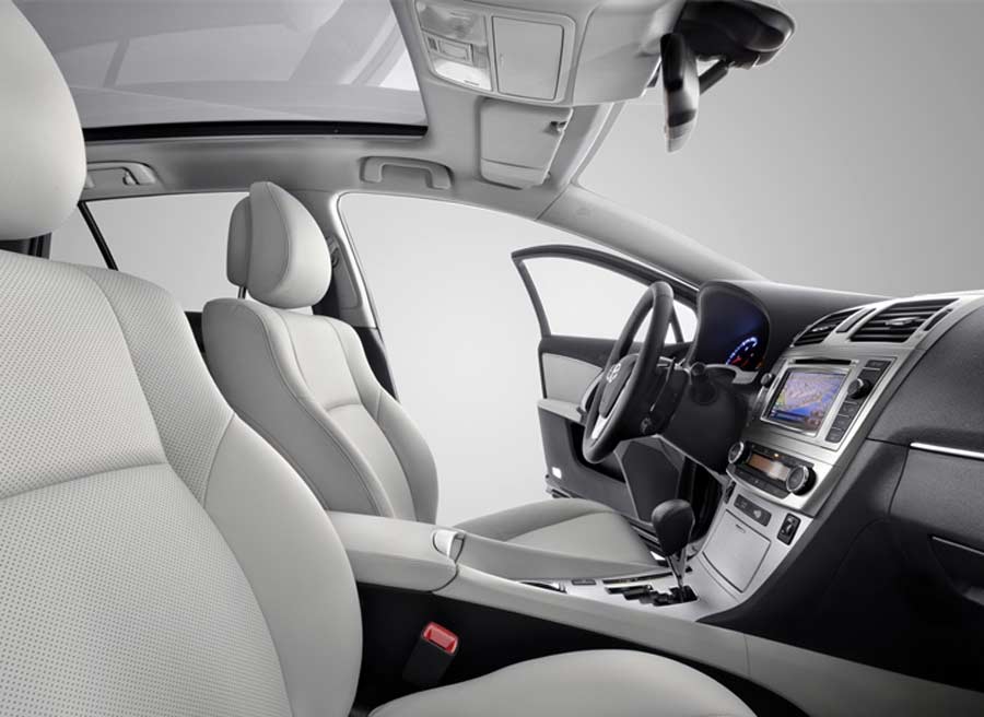 Avensis 9 900x656 Los asientos del nuevo Avensis han sido rediseñados sujetando mejor al ocupante y dando mayor sensación de confort.