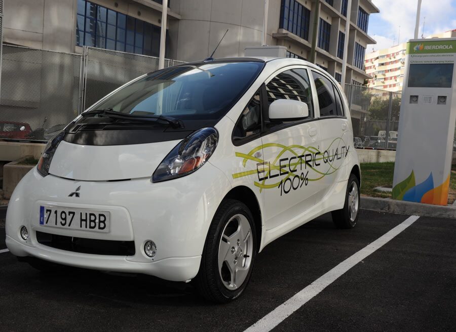 Las ventas de coches eléctricos a particulares no acaban de cuajar en España, según Ganvam.