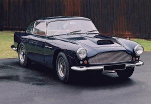 Coches en mivimiento: Aston Martin DB4 Aston Marin DB4, uno de los coches que participan en la exposición del Museo Automovilístico de Málaga.