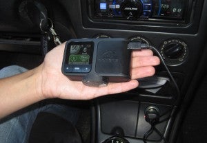 Mini Coyote Plus El dispositivo tiene un tamaño muy cómodo y fácil de instalar en el coche.