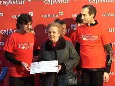 Fernando Alonso corre una carrera solidaria en Oviedo Fernando Alonso corre una carrera solidaria en Oviedo