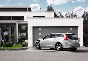 Este nuevo y revolucionario Volvo puede recargarse desde el aparcamiento de casa.