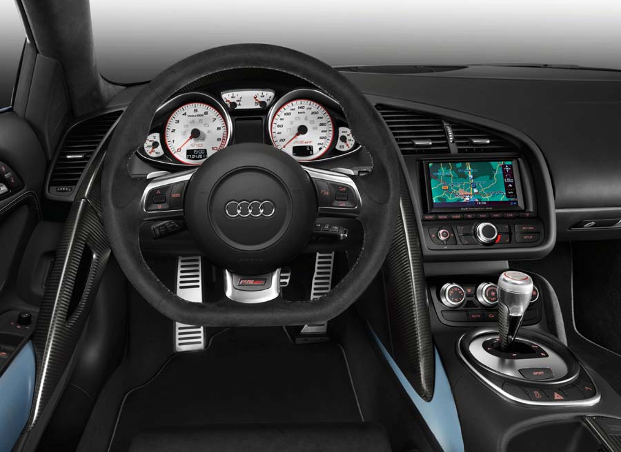 Audi R8 GT Spyder 5 900x656 Esta es la vista interna del Audi R8 GT Spyder que tendrá el conductor desde los asientos deportivos que incorpora el coche.
