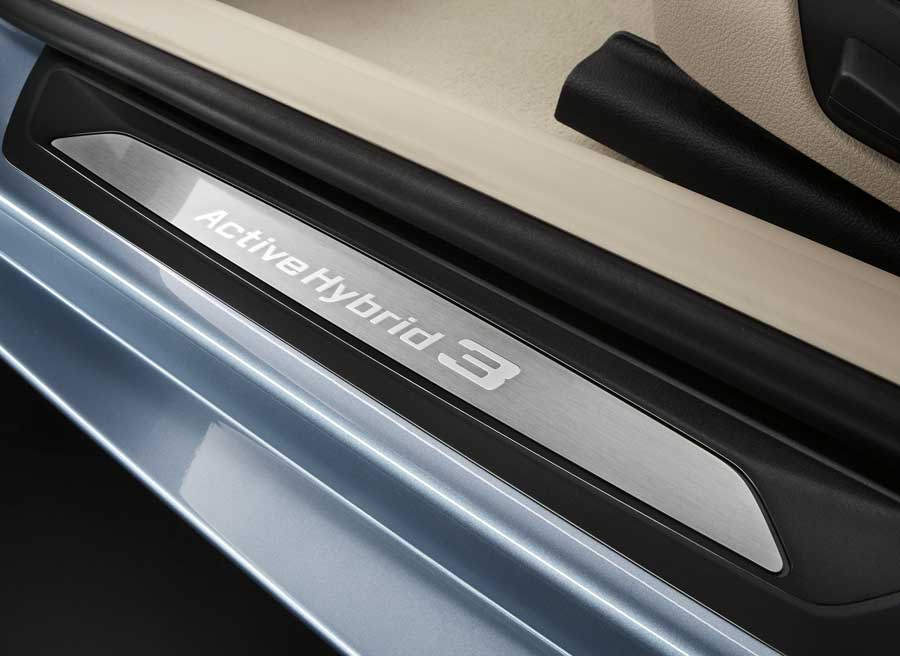 BMW Active Hybrid 3 3 900x656 Como todos los BMW, el ActiveHybrid 3 está plagado de detalles.