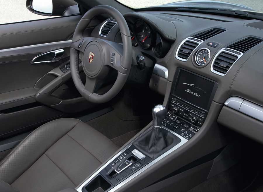 Boxster 4 900x656 El interior de la nueva generación del Boxster presenta cambios evidentes respecto a la antigua.