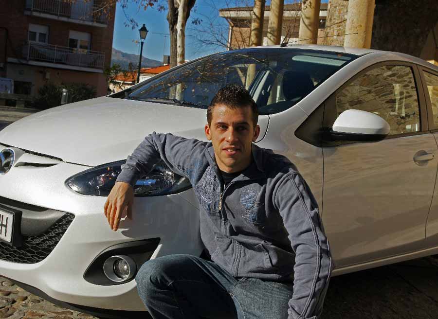 Mazda200037 900x656 El Mazda 2 es una buena opción para el conductor joven.