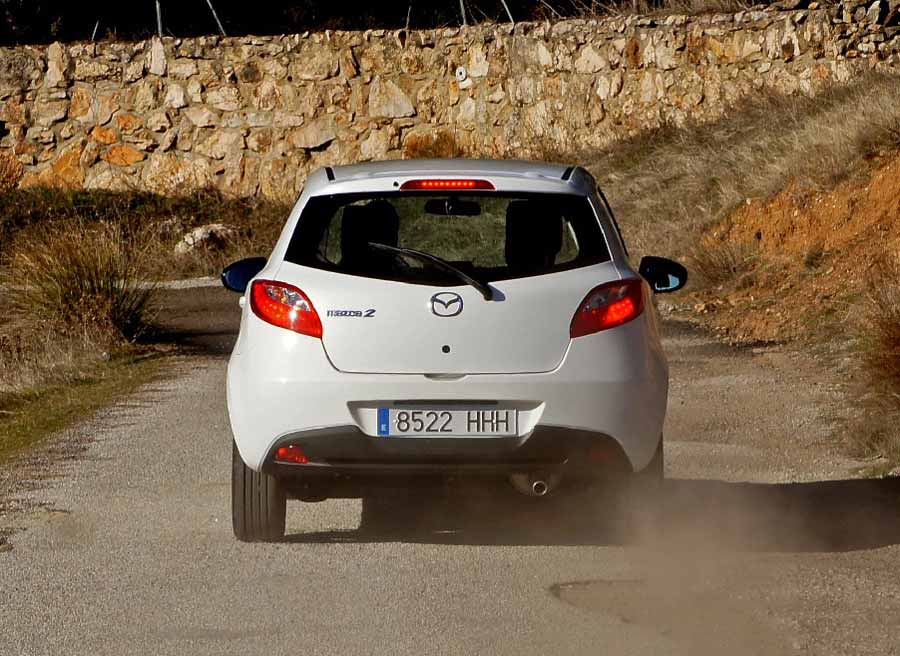 Mazda200047 900x656 El tacto de los frenos del Mazda 2 es muy agradable, con una respuesta firme en cualquier circunstancia.