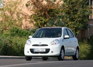 Nissan Micra Kompressor dinámica Según Nissan, el motor 1.2 de tres cilindros entrega una potencia (98 CV) propia de un 1.5 con cuatro cilindros. Fotos: Raúl de San Antonio.