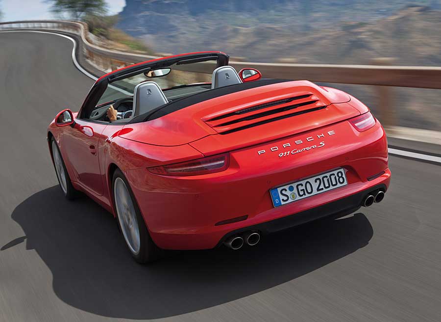 Porsche 2 900x656 Mejoras en los motores y una nueva caja de cambios para el Porsche 911 Cabrio.