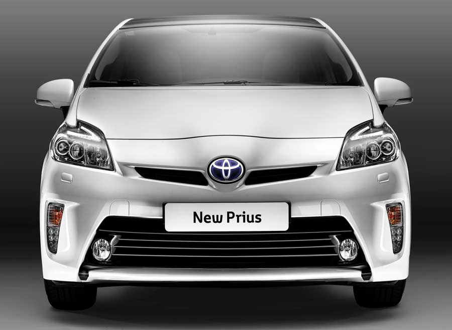 Prius 1 900x656 Unas nuevas ópticas y un paragolpes más bajo son las novedades más significativas de la parte delantera del Prius.