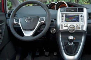 El sistema Toyota Touch protagoniza las novedades en el interior del Verso.