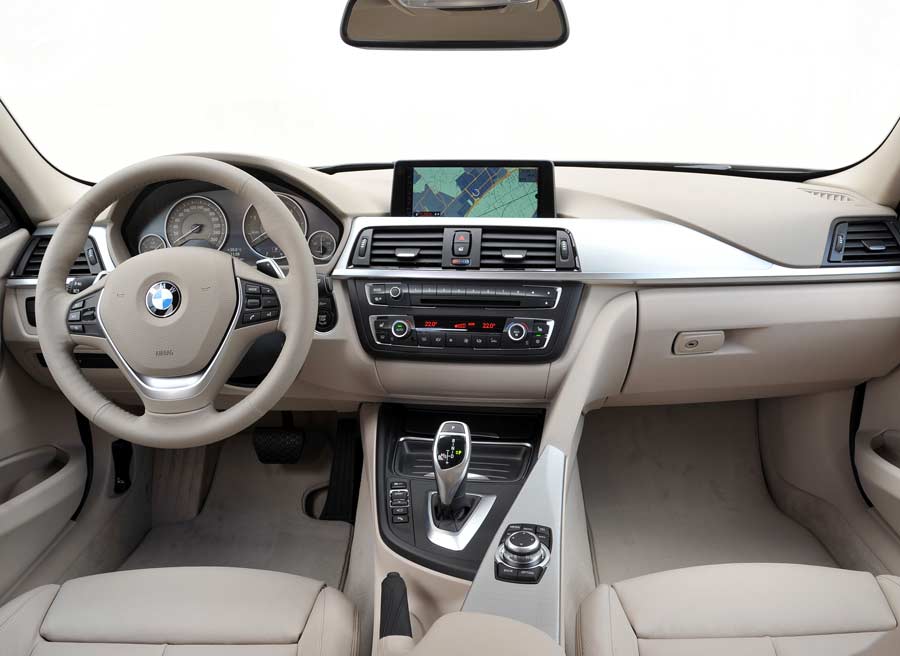 BMW Serie 3, sexta generación El interior de la Serie 3 variará sustancialmente según el acabado elegido.