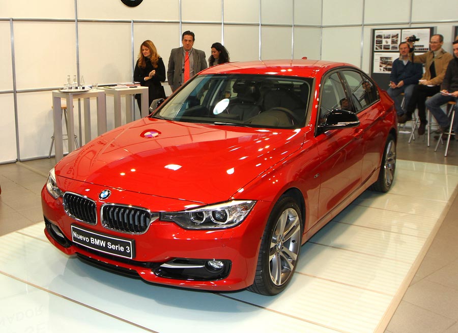 BMW Serie 3, sexta generación El nuevo BMW Serie 3, justo después de ser desvelado en la sede de BMW en Madrid.