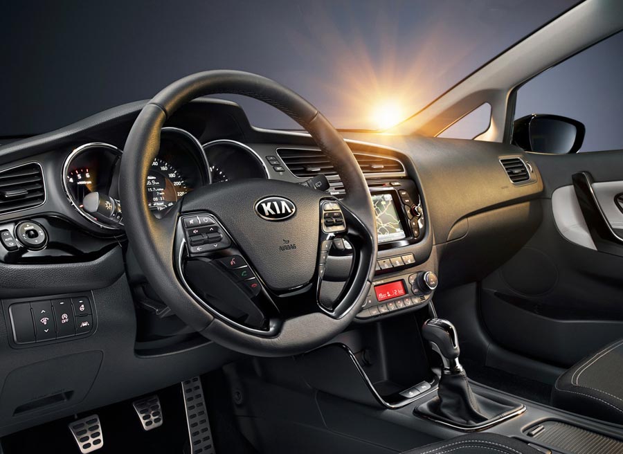 Kia Ceed 2012 Kia ha trabajado en el interior del Cee'd para ofrecer a sus clientes un diseño más atractivo y materiales de calidad.