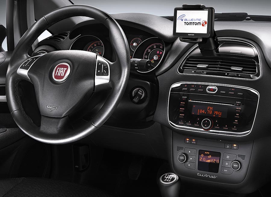 Fiat Punto 2012 En sus versiones más altas, el Fiat Punto 2012 contará con un equipamiento bastante completo.