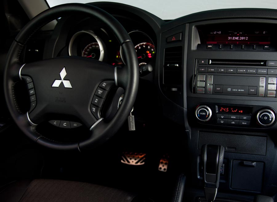 Mitsubishi Montero 2012 El interior del Mitsubishi Montero ha recibido diversas modificaciones que actualizan su aspecto.