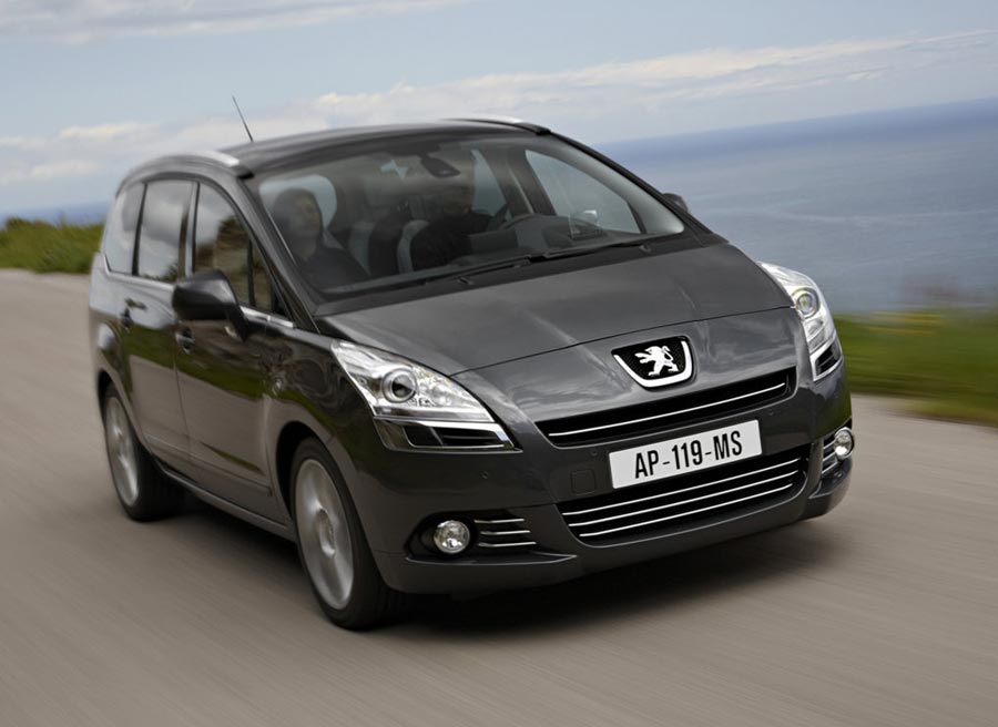 Peugeot 5008 Peugeot lanza una serie especial Reference para el Peugeot 5008.
