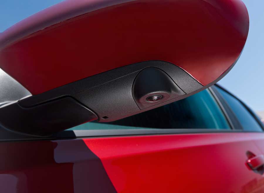Nissan Qashqai 1.6 dCi Las cámaras de los laterales están situadas bajo los retrovisores.