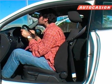 Postura al volante: cómo sentarse correctamente Postura al volante: cómo sentarse correctamente