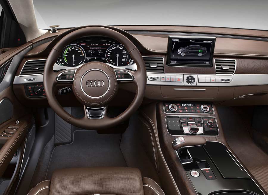 Audi A8 Hybrid El interior de la versión híbrida del A8 es prácticamente idéntica a la del modelo convencional.