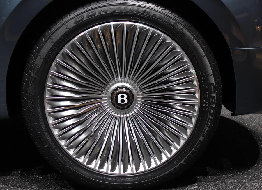 Bentley EXP 9 F Las llantas del Bentley EXP 9 F tienen un espectacular tamaño de 23 pulgadas.