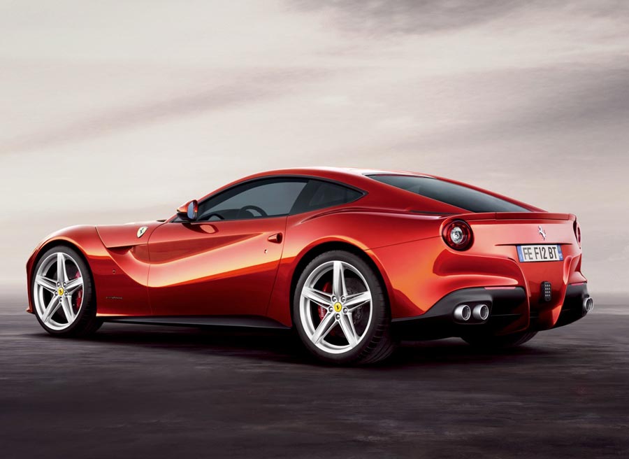 Ferrari F12 Berlinetta Las líneas del nuevo F12 dan como resultado un coche afilado y musculoso.