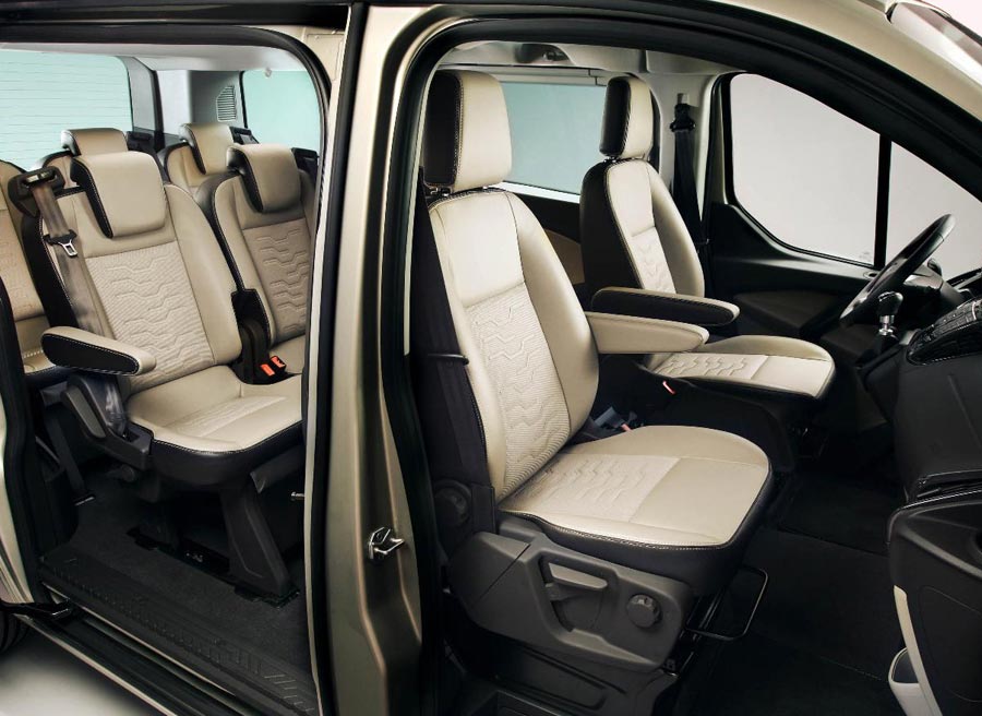 Ford Tourneo Custom Concept La capacidad interior del Tourneo Custom Concept es de ocho pasajeros.