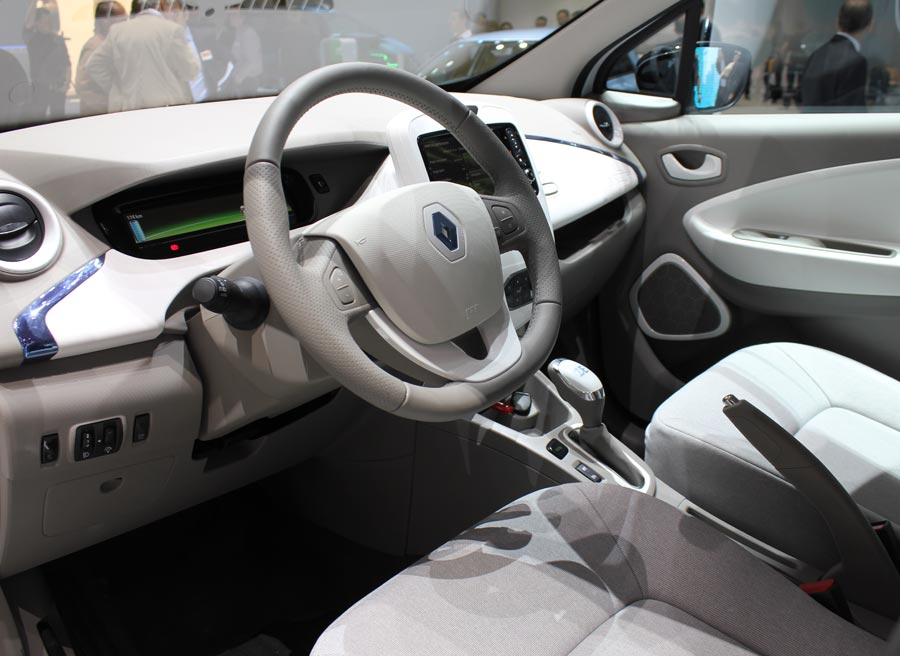 Renault Zoe El interior del Renault Zoe no presenta muchas diferencias respecto al de un coche convencional.