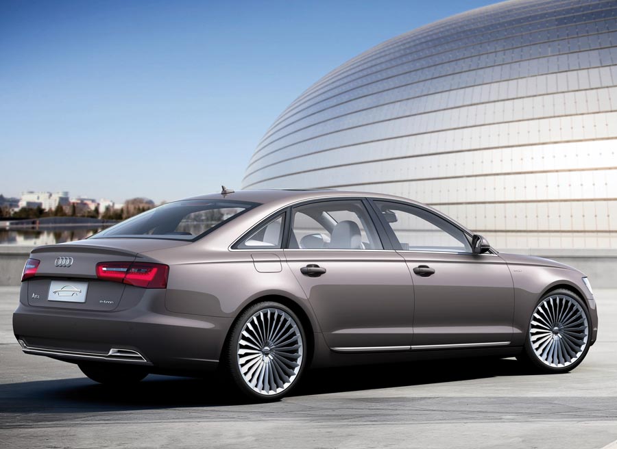 Audi A6 L e-tron Las llantas del nuevo Audi A6 L e-tron son el unico elemento que varía visiblemenet respecto al modelo convencional.