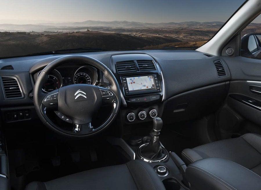 Citroën C4 Aircross El puesto de mando es menos vistoso que en el C4.