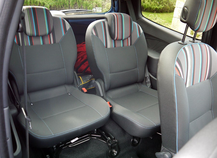 Nuevo Renault Twingo Emotion 1.2 16v 75 eco2 Nuevo Renault Twingo Emotion 1.2 16v 75 eco2, plazas traseras, Rubén Fidalgo