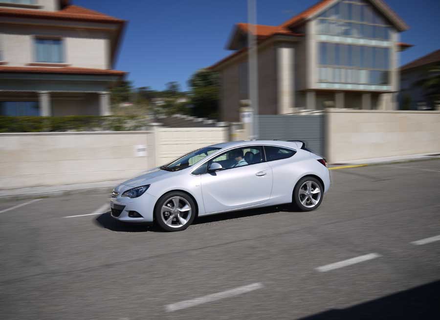 Opel Astra GTC 2.0 CDTi 165 CV (3) Opel Astra GTC 2.0 CDTi 165 CV,San Samil, Rubén Fidalgo