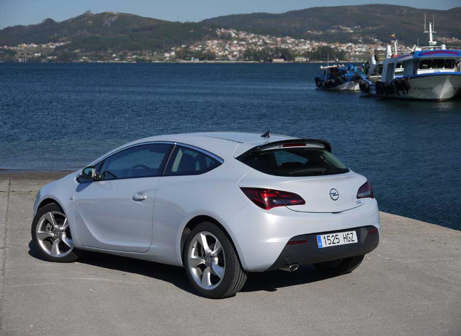 Opel Astra GTC 2.0 CDTi 165 CV (4) Opel Astra GTC 2.0 CDTi 165 CV,San Adrián de Cobres, Rubén Fidalgo