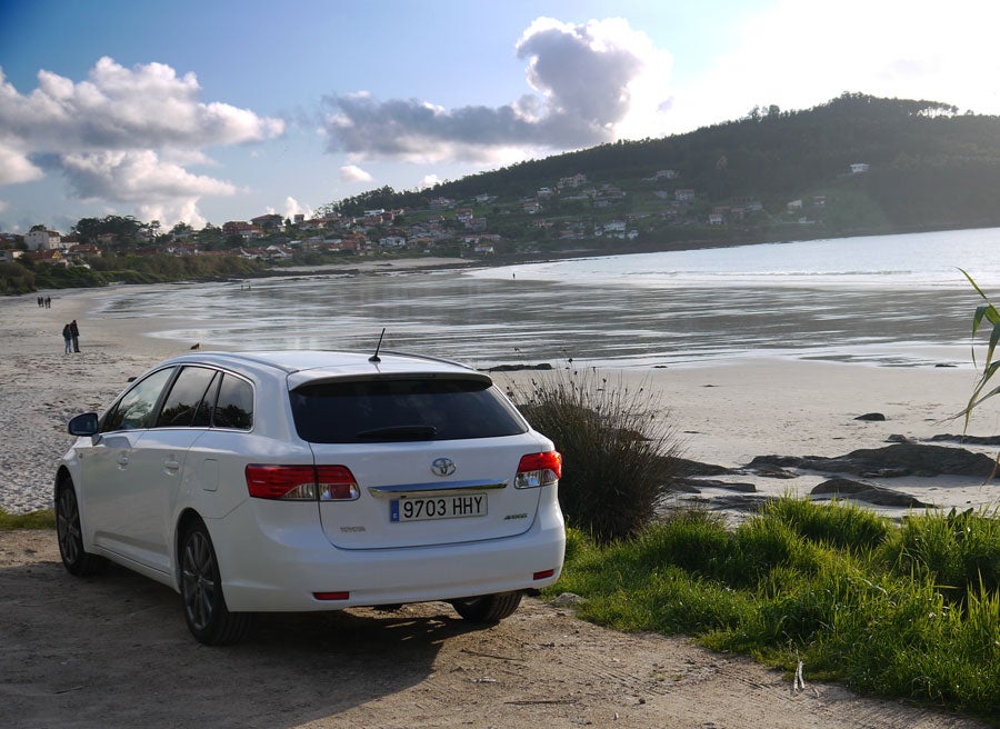 Toyota Avensis Cross Sport D4 Cat 180D Executive Toyota Avensis Cross Sport D4 Cat 180D Executive, Playa de Patos, Rubén Fidalgo