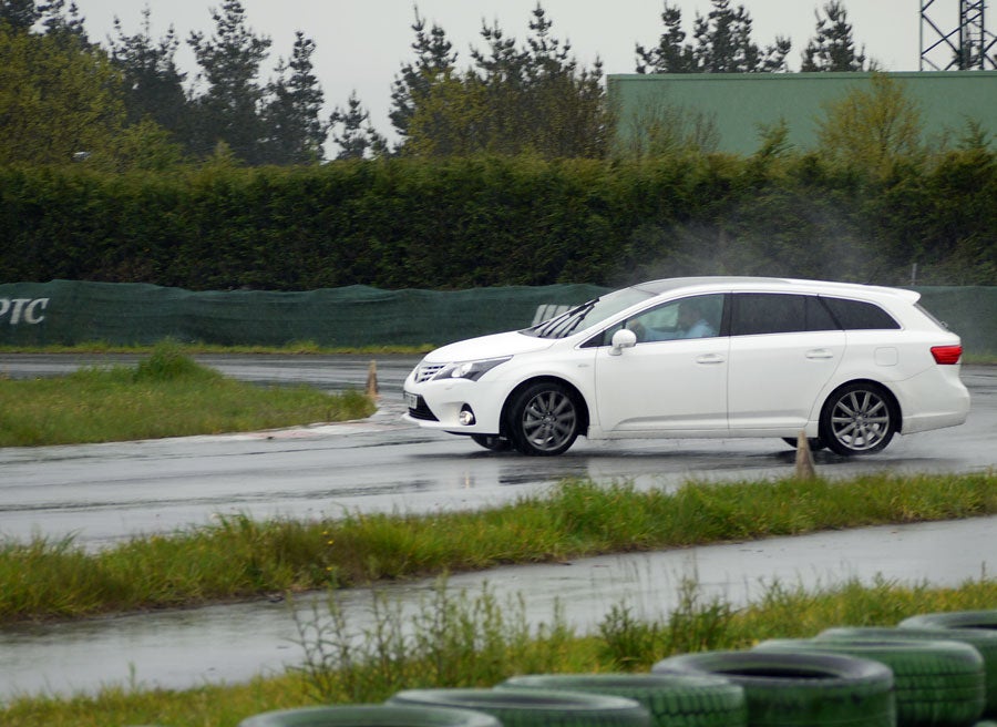 Toyota Avensis Cross Sport D4 Cat 180D Executive Toyota Avensis Cross Sport D4 Cat 180D Executive, A Pastoriza, Rubén Fidalgo