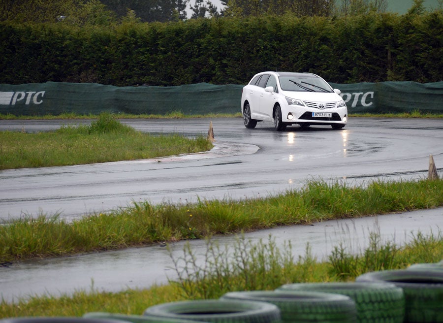 Toyota Avensis Cross Sport D4 Cat 180D Executive Toyota Avensis Cross Sport D4 Cat 180D Executive, A Pastoriza, Rubén Fidalgo