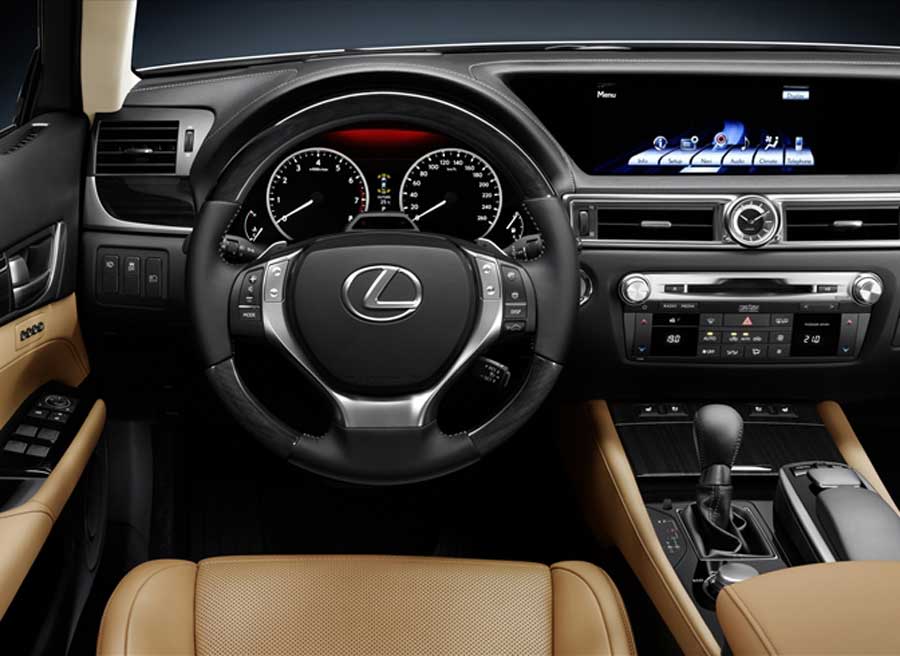 Lexus GS 450h El interior del Lexus GS 450h está lleno de lujosos detalles.