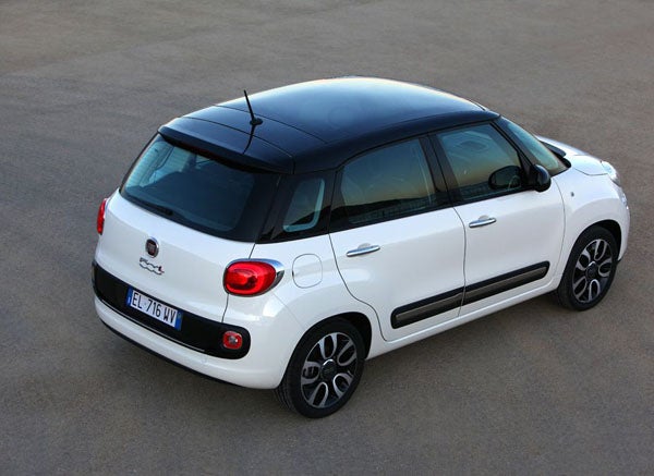 Fiat 500L La carrocería se puede personalizar con un techo de otro color.