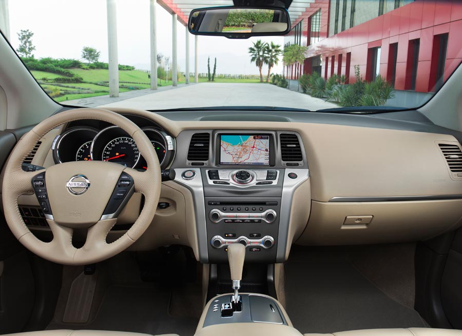 Nissan Murano El Nissan Murano se desmarca del resto de la gama 4x4 de Nissan con unos acabados de mucha más calidad.