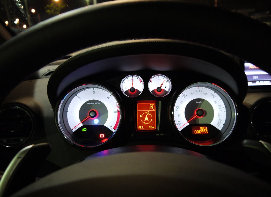 mazda-3-1-6-crtd-mirai-y-peugeot-308-1-6-e-hdi-comparativa