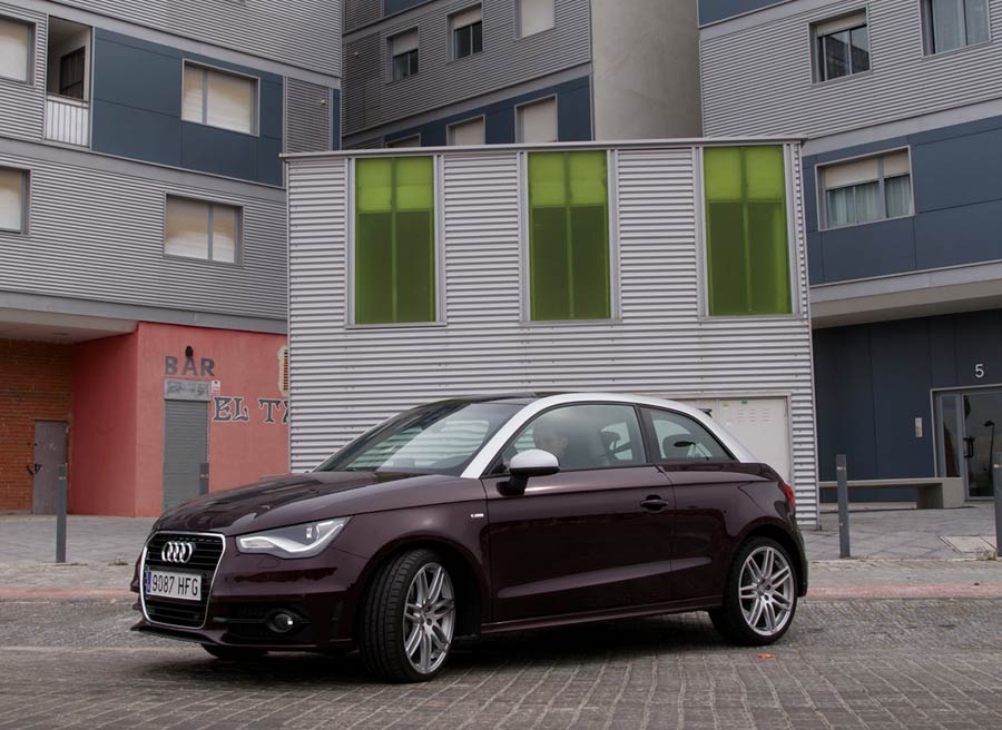 Audi A1 El Audi A1 S Line es el urbano perfecto para aquellos que no les importe invertir algo más de dinero por tener un coche más exclusivo. Foto: Jordi Villanueva.