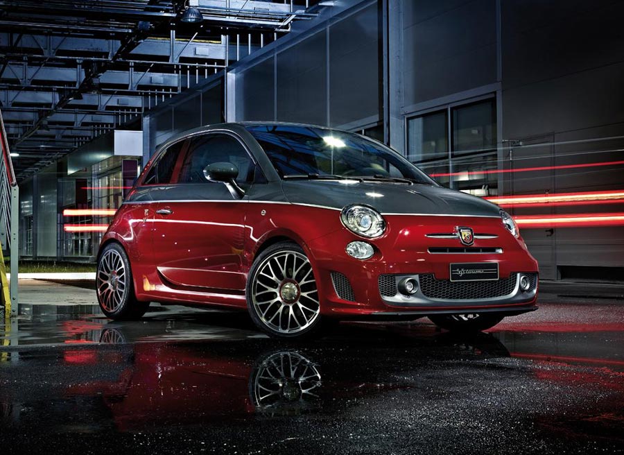 Abarth 500 Turismo Nuevos colores y más equipamiento por menos precio son las señas de identidad de estas dos ediciones especiales de Abarth.