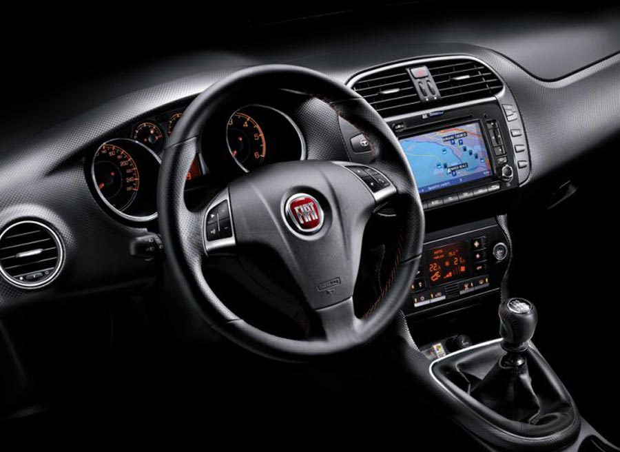 Fiat Bravo Más equipamiento de serie para el Fiat Bravo a cambio de una irrisoria subida de precio.