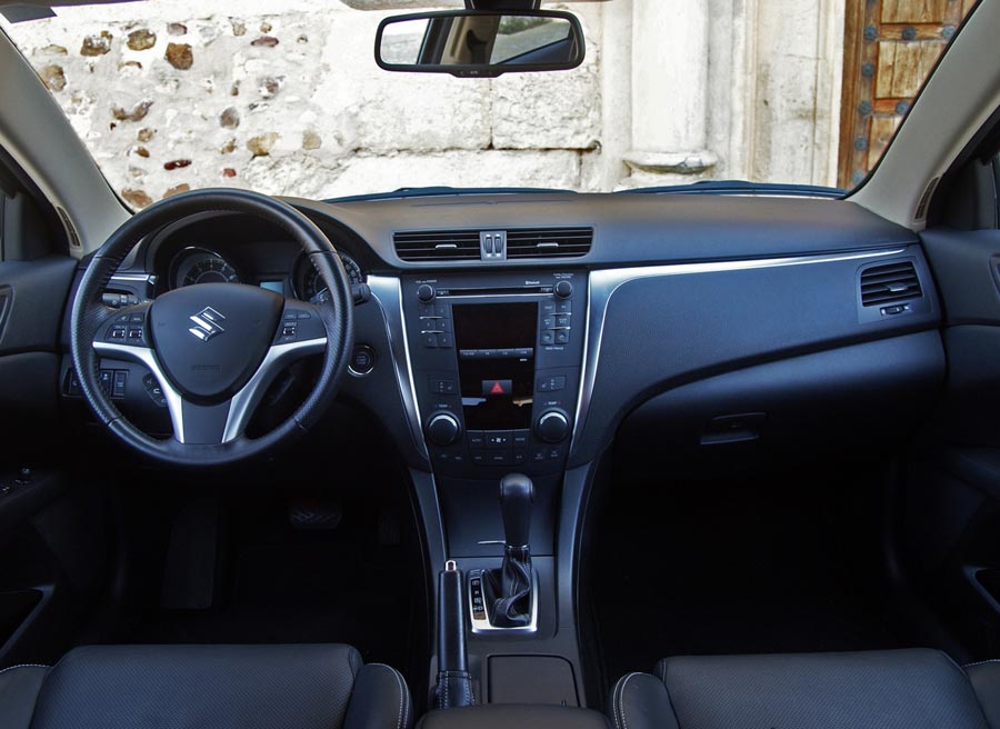 Suzuki Kizashi El interior del Suzuki Kizashi es bastante sobrio. Foto: Jordi Villanueva.