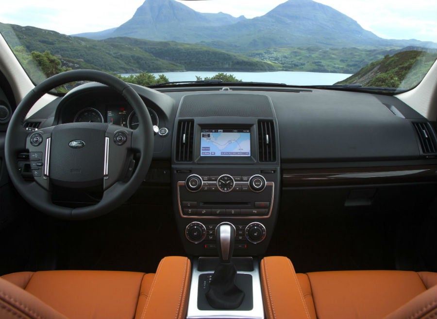 Land Rover Freelander 2 Más equipamiento y diversas mejoras estéticas son los protagonistas del interior del Land Rover Freelander 2.