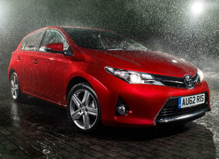 Toyota Auris La segunda generación del Toyota Auris llega en diciembre.